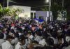 Thousands of US-bound Honduran migrants cross border into Guatemala