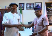 EFCC returns recovered properties to Arthur Eze in Enugu