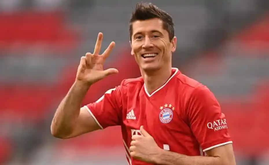 Lewandowski deal dependent on raising funds, FC Barcelona say