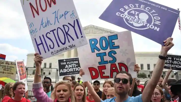 U.S. Supreme Court overturns Roe v. Wade, ending 50 years of federal abortion rights