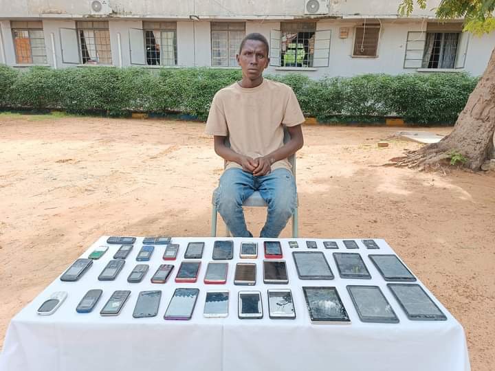 Police arrest suspected burglar, accomplices in Kano