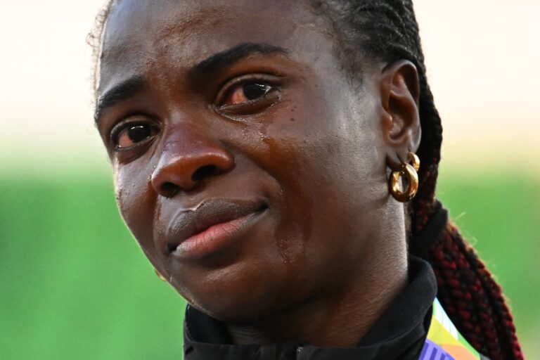 PHOTOS: Emotions run high as Nigeria’s Amusan grabs historic gold