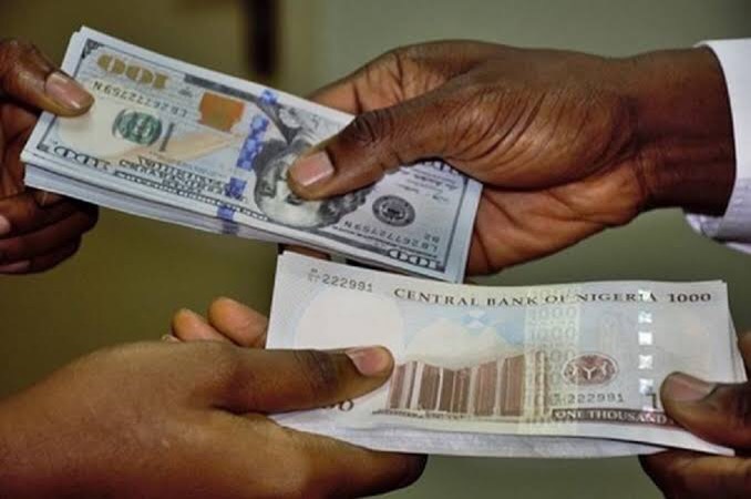 Again, naira depreciates against dollar, exchanges at N431.50
