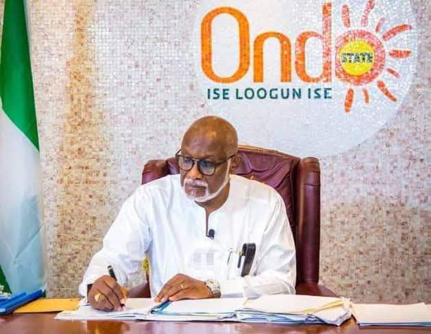Gov Akeredolu claims Buhari’s govt handed AK47 to Katsina vigilantes, but denies Amotekun of the same weapons