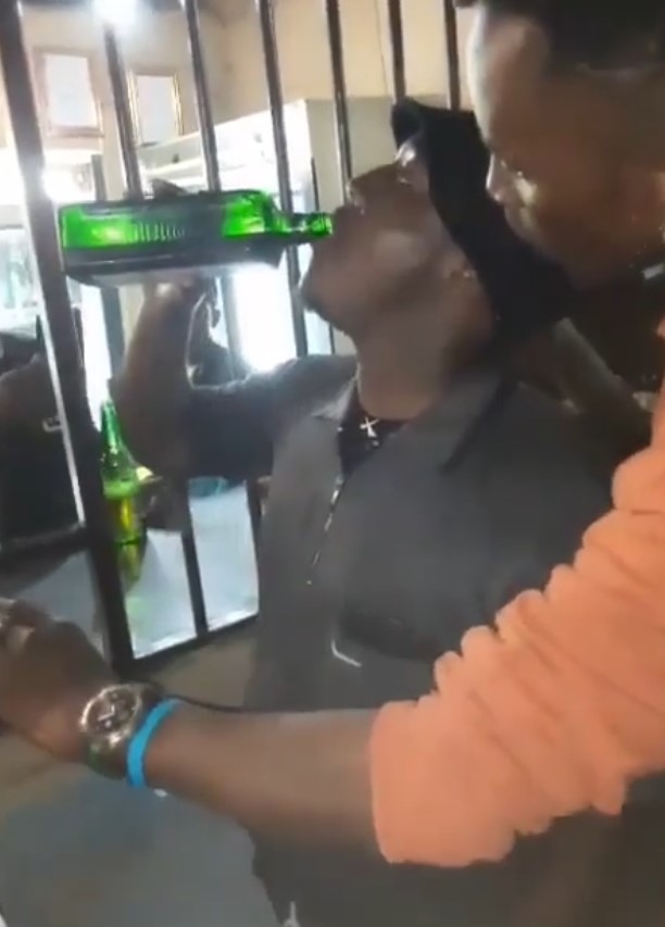 Man dies after drinking a bottle of 35% spirit in two minutes in a bid to win a £10 bet (+ Video)