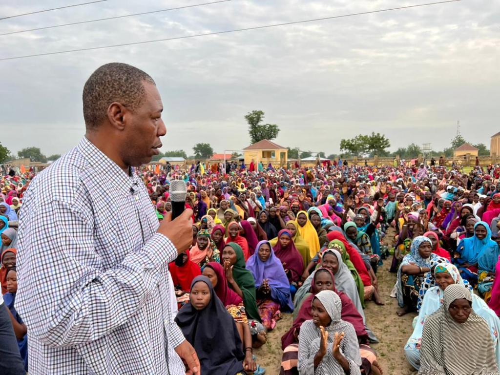 Zulum gives N172m cash, food to 30,436 residents