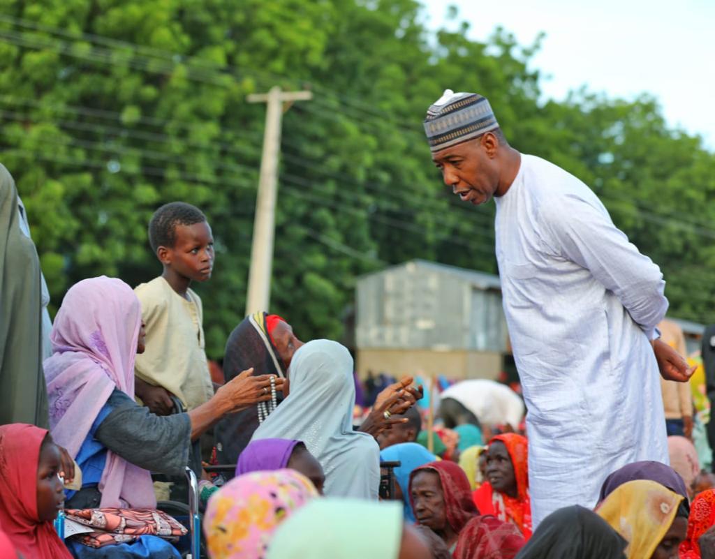 Bama: Zulum shares N400m, food, textiles to over 90,000 vulnerable residents, groups