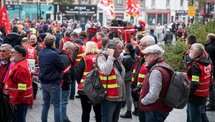 Nationwide strike disrupts schools, trains in France