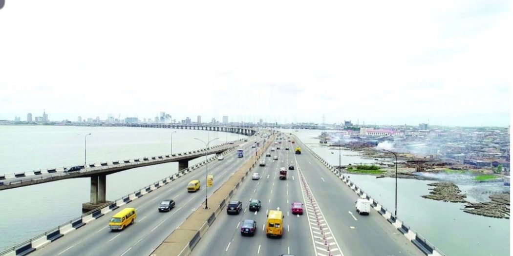 Lagos announces traffic diversion on Third Mainland Bridge for “recovery of truck from Lagoon”