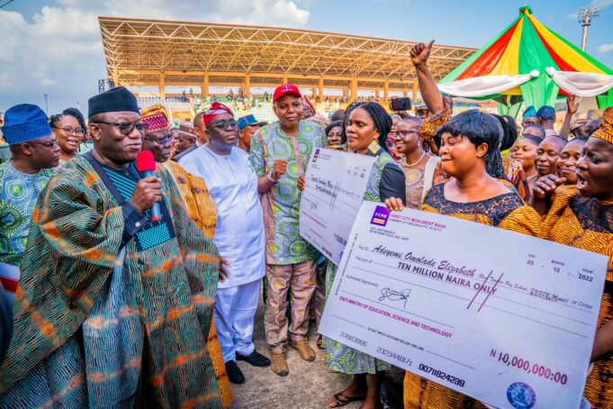 Fayemi presents N20m cash gift to two best teachers