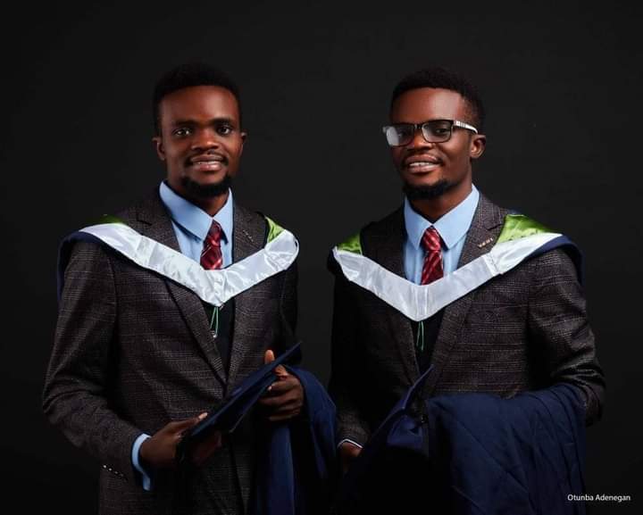 Twin brothers, twin sisters bag First Class from UI