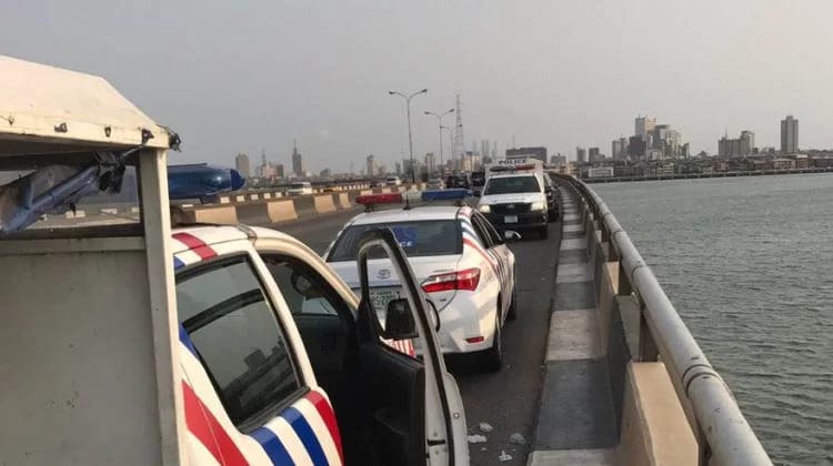 Developing: Woman commits suicide, plunges off 3rd Mainland Bridge into Lagos Lagoon