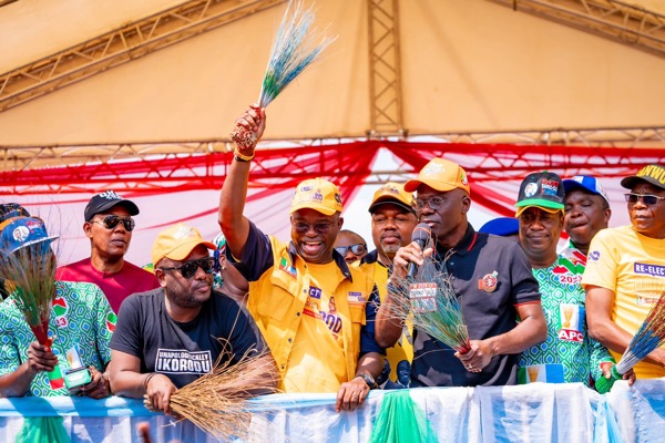 Sanwo-Olu begs APC leaders: Don’t fail Tinubu in 2023