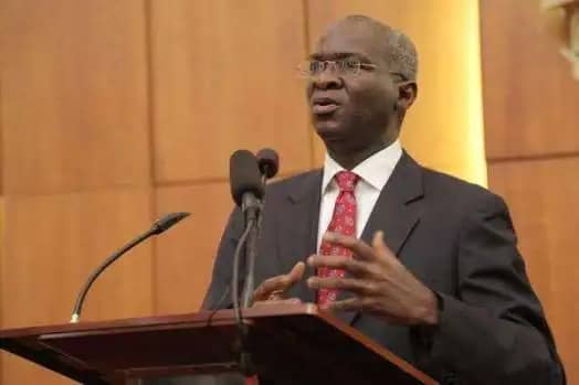 Fashola to civil servants: Shun corruption to retire peacefully