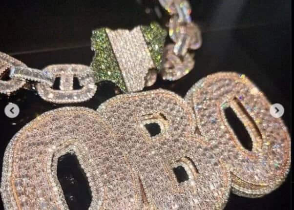 Davido ends “troubled” year 2022 in style, gifts self $200,000 diamond necklace