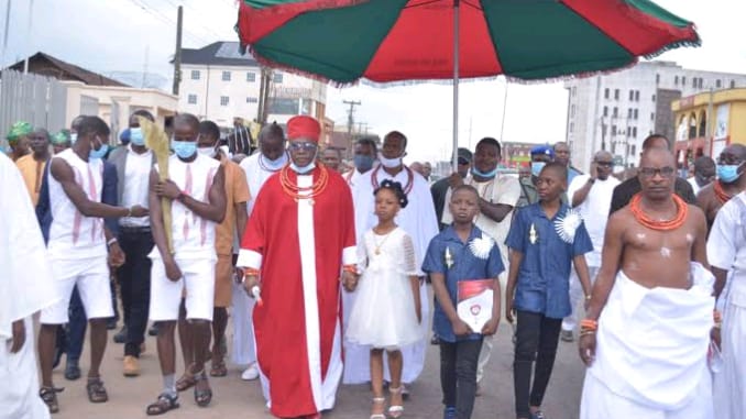 Oba’s New Year Day walk shuts down Benin, rounds off festival