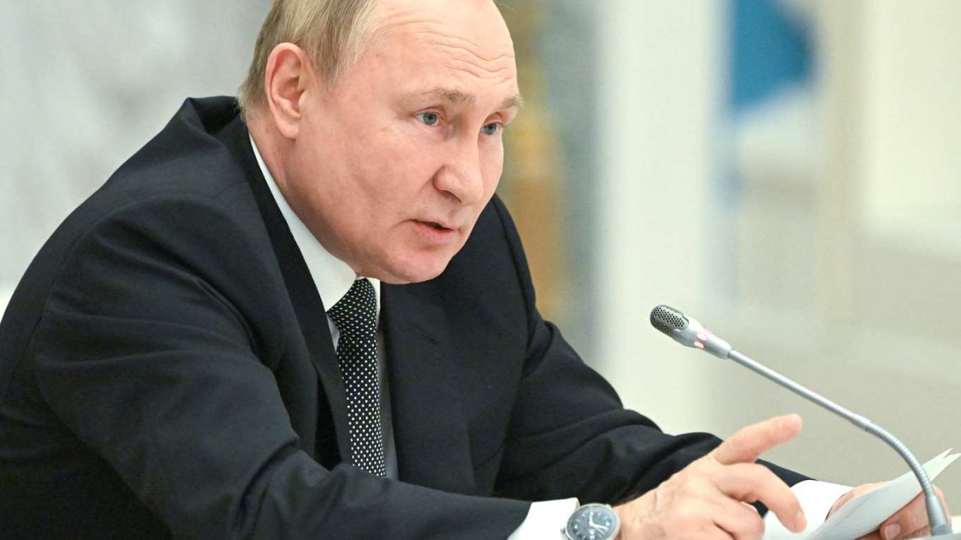 Putin orders two-day ceasefire in Ukraine over Orthodox Christmas