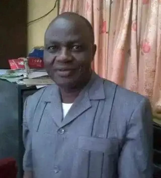 Naira scarcity: LASU staff member slumps and dies while queuing in bank to withdraw N5,000