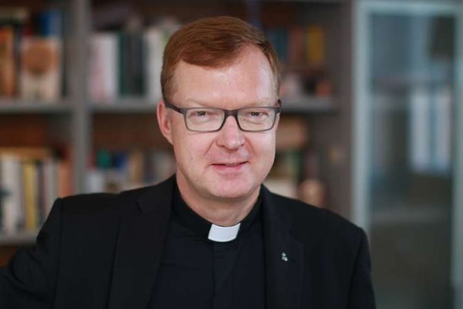 Abuse expert leaves Vatican commission for protection of minors, citing concerns