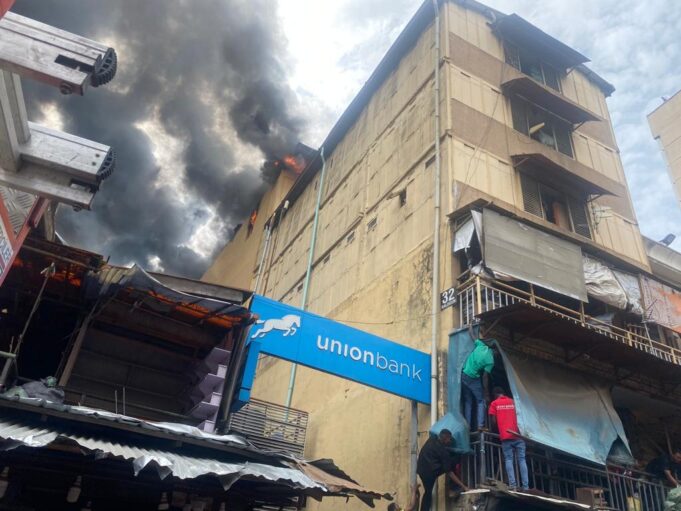 Breaking: Fire guts Balogun market in Lagos