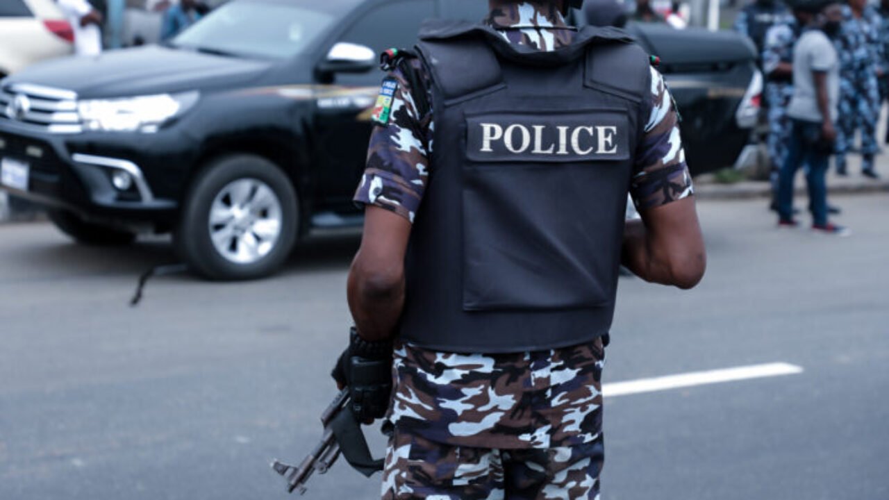 Police engage gunmen in a duel, kill three, arrest two gang members