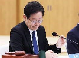 Former aide urged Lee to leave politics in suicide note – officials