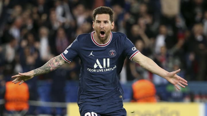 Barcelona meet Messi over return to club