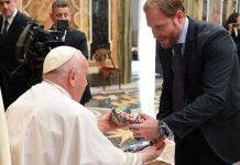 Pope: Entrepreneurs must build business models on culture of encounter