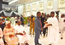 Drama in the “Cathedral” as Gov Obaseki’s security aide blocks Deputy, Shaibu
