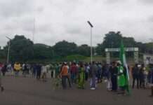 Security operatives disperse protesters, journalists with gunshots in Abuja