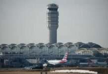 Two American Airlines jets clip wings on ground at Reagan airport