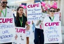 Canada moves to end strike as hundreds of flights grounded