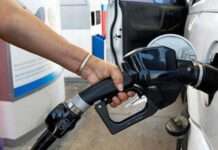 Experts say import licences will improve fuel pricing Fuel queues reappear in Lagos as petrol price climbs above ₦1,000 per litre