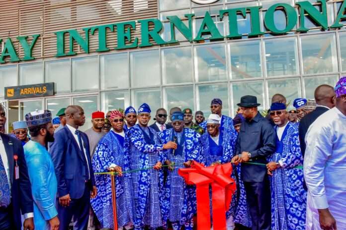 L–R: The President of the Senate, Senator Godswill Akpabio; Ogun State Governor, Prince Dapo Abiodun; President Bola Ahmed Tinubu; former Nigerian President, Chief Olusegun Obasanjo; Senator representing Ogun West Senatorial District and Chairman, Senate Committee on Appropriation, Senator Solomon Olamilekan Adeola; Minister of Aviation and Aerospace Development, Festus Keyamo; and the Ondo State Governor, Mr Lucky Aiyedatiwa, during the commissioning of the Gateway International Airport and Gateway Air by President Bola Ahmed Tinubu on Saturday.