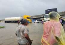 Heavy rain leaves Lagos commuters stranded, hikes transport fares